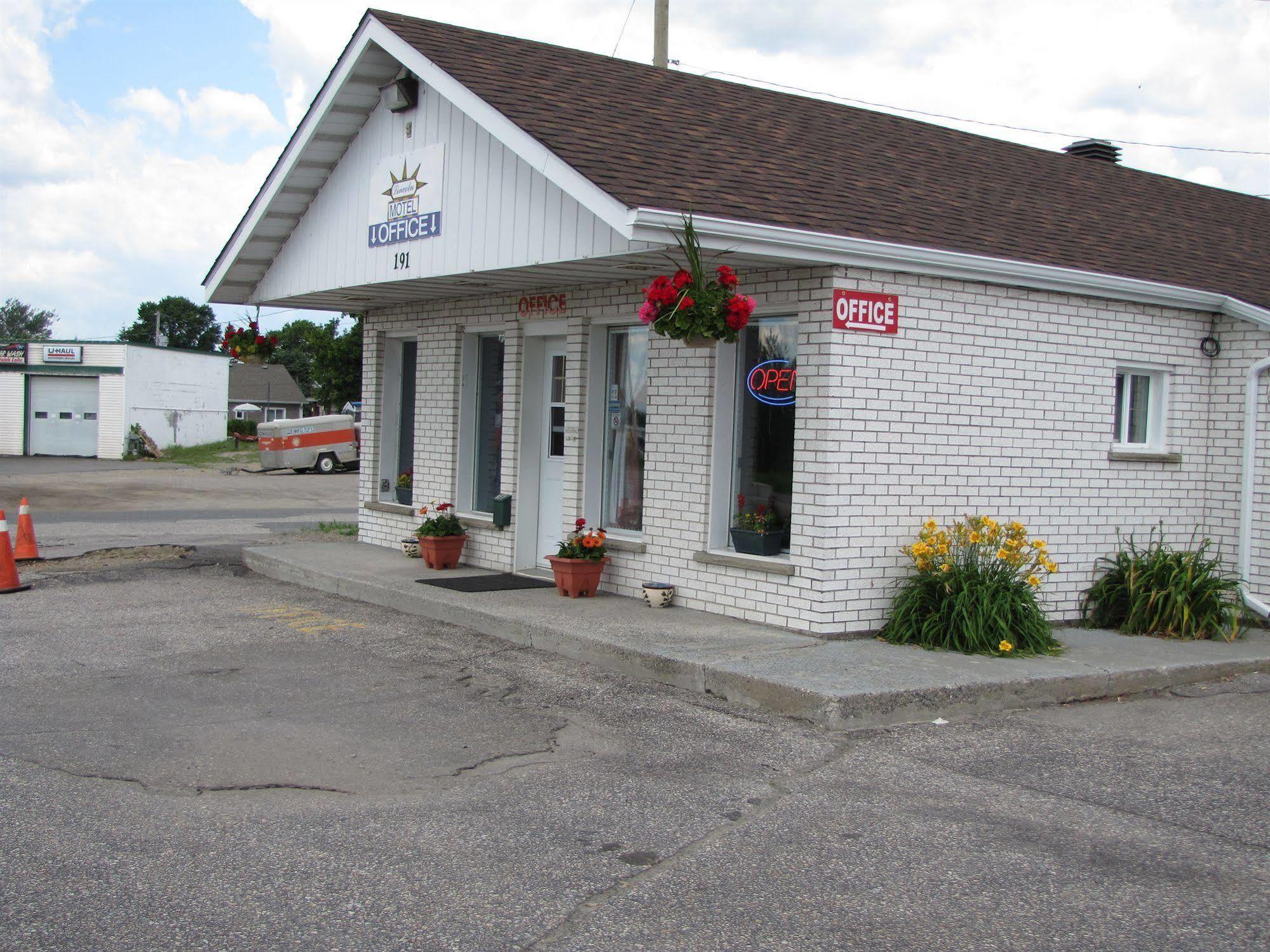 Lincoln Motel Sturgeon Falls Εξωτερικό φωτογραφία