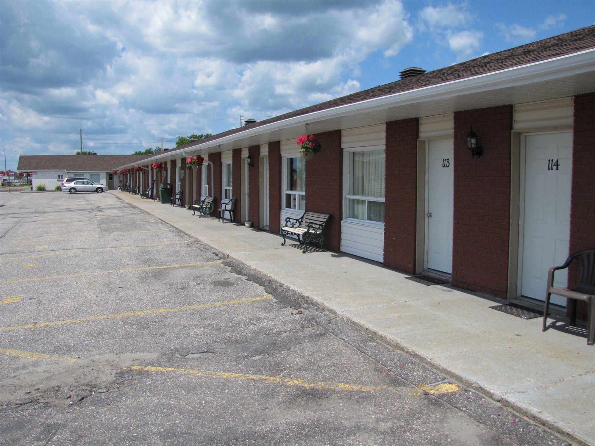 Lincoln Motel Sturgeon Falls Εξωτερικό φωτογραφία